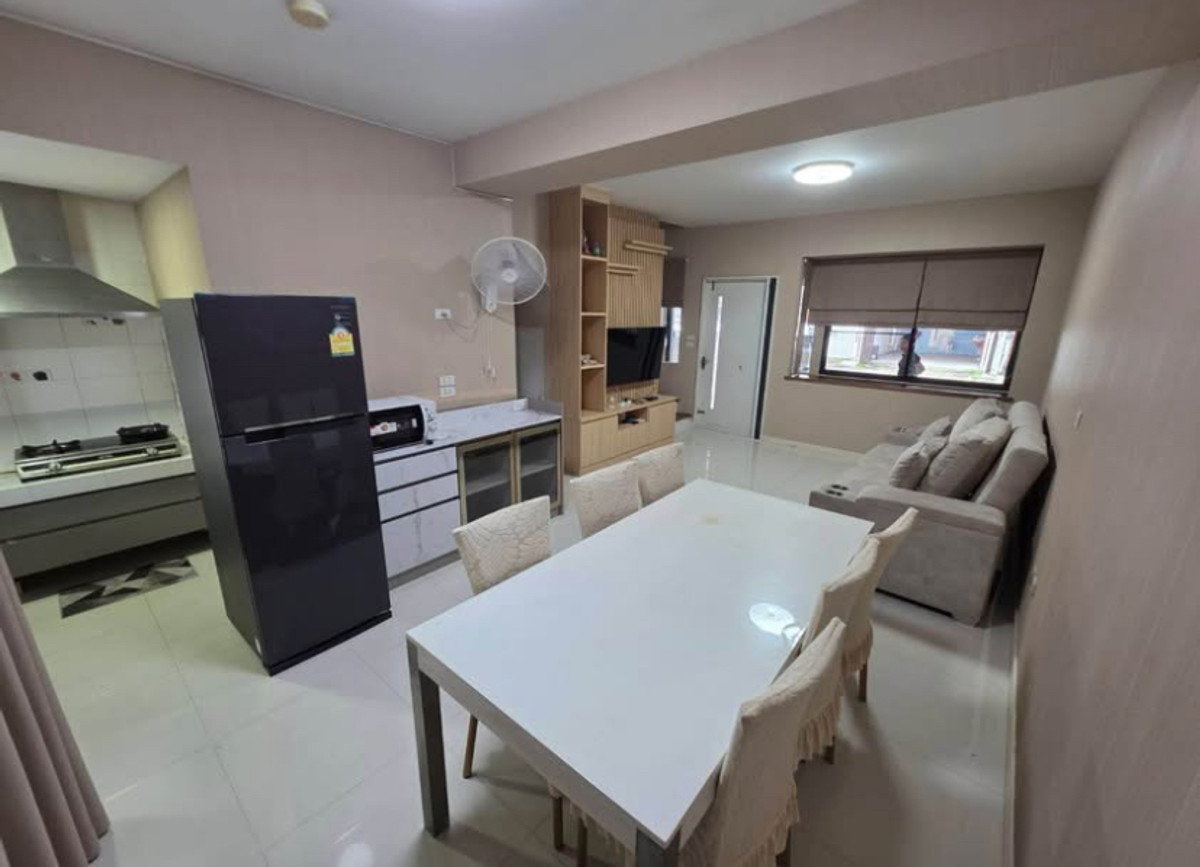 For RentTownhomeNawamin, Ramindra : Townhome for rent, The Terrace Ramintra 65, near BTS Watchaphon Station and Liab Duan Market.