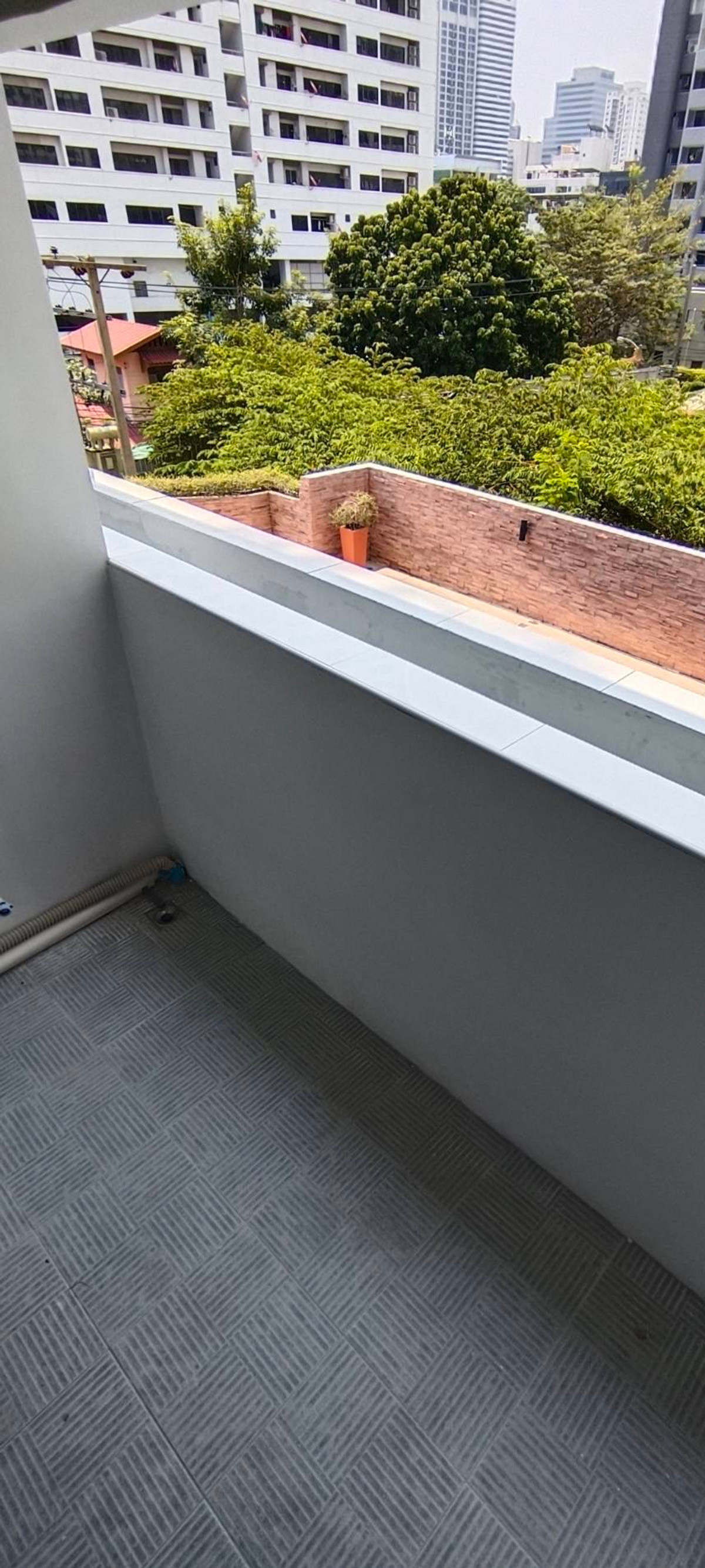 CondoSukhumvit, Asoke, Thonglor : 🔥Urgent for rent and sale🔥 ✨Beverly Tower Condo✨ ❄️2nd Floor 2 Rooms / 2 Bathrooms❄️ 💖Balcony facing East & South Parking, Pool, Fitness 10' Walk to BTS Nana💖 Line @bzprOperty