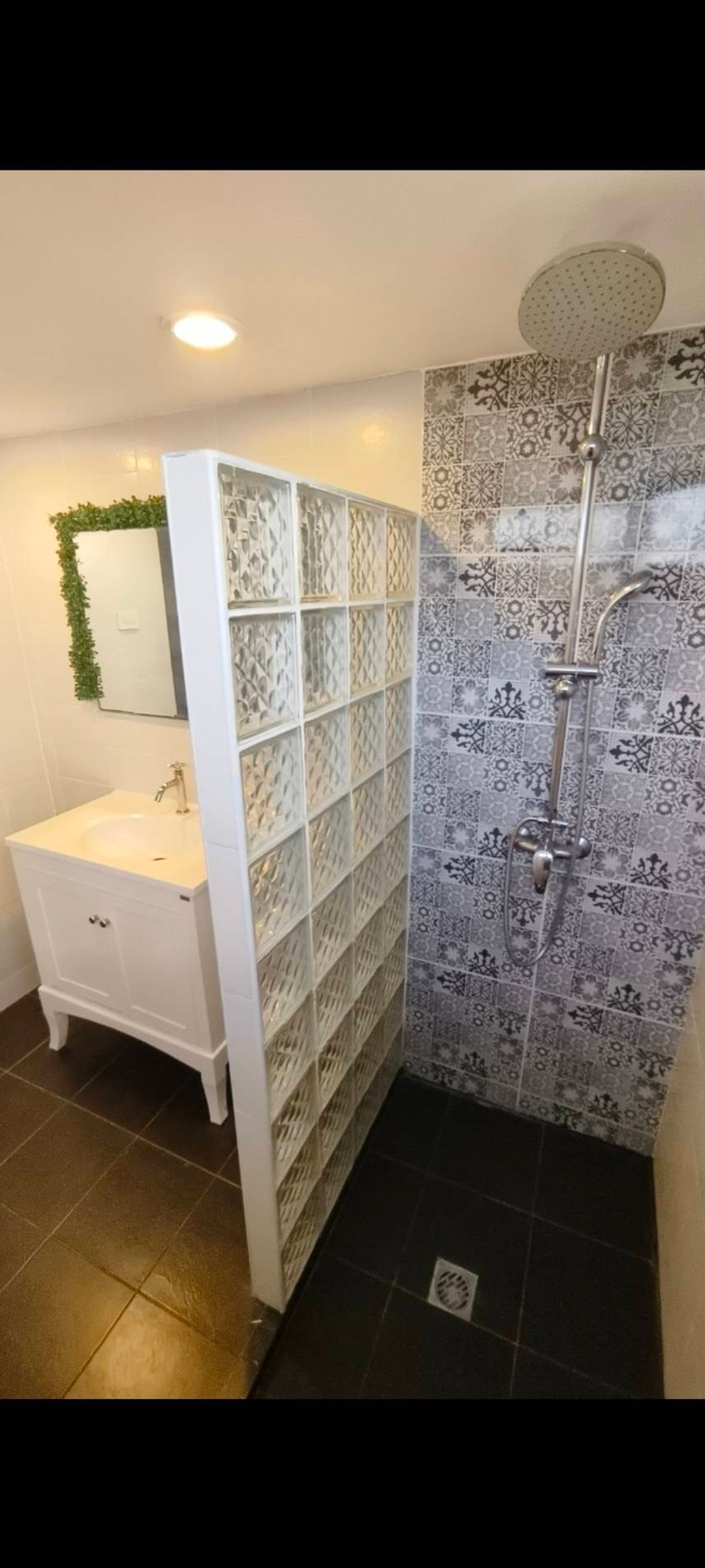 CondoSukhumvit, Asoke, Thonglor : 🔥Urgent for rent and sale🔥 ✨Beverly Tower Condo✨ ❄️2nd Floor 2 Rooms / 2 Bathrooms❄️ 💖Balcony facing East & South Parking, Pool, Fitness 10' Walk to BTS Nana💖 Line @bzprOperty