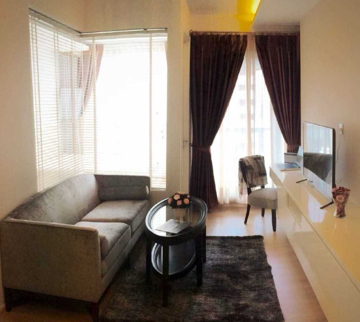 ให้เช่าคอนโดสุขุมวิท อโศก ทองหล่อ : ให้เช่าคอนโด H Sukhumvit 43 รีโนเวทใหม่ ใกล้ BTS พร้อมพงษ์ พร้อมเข้าอยู่