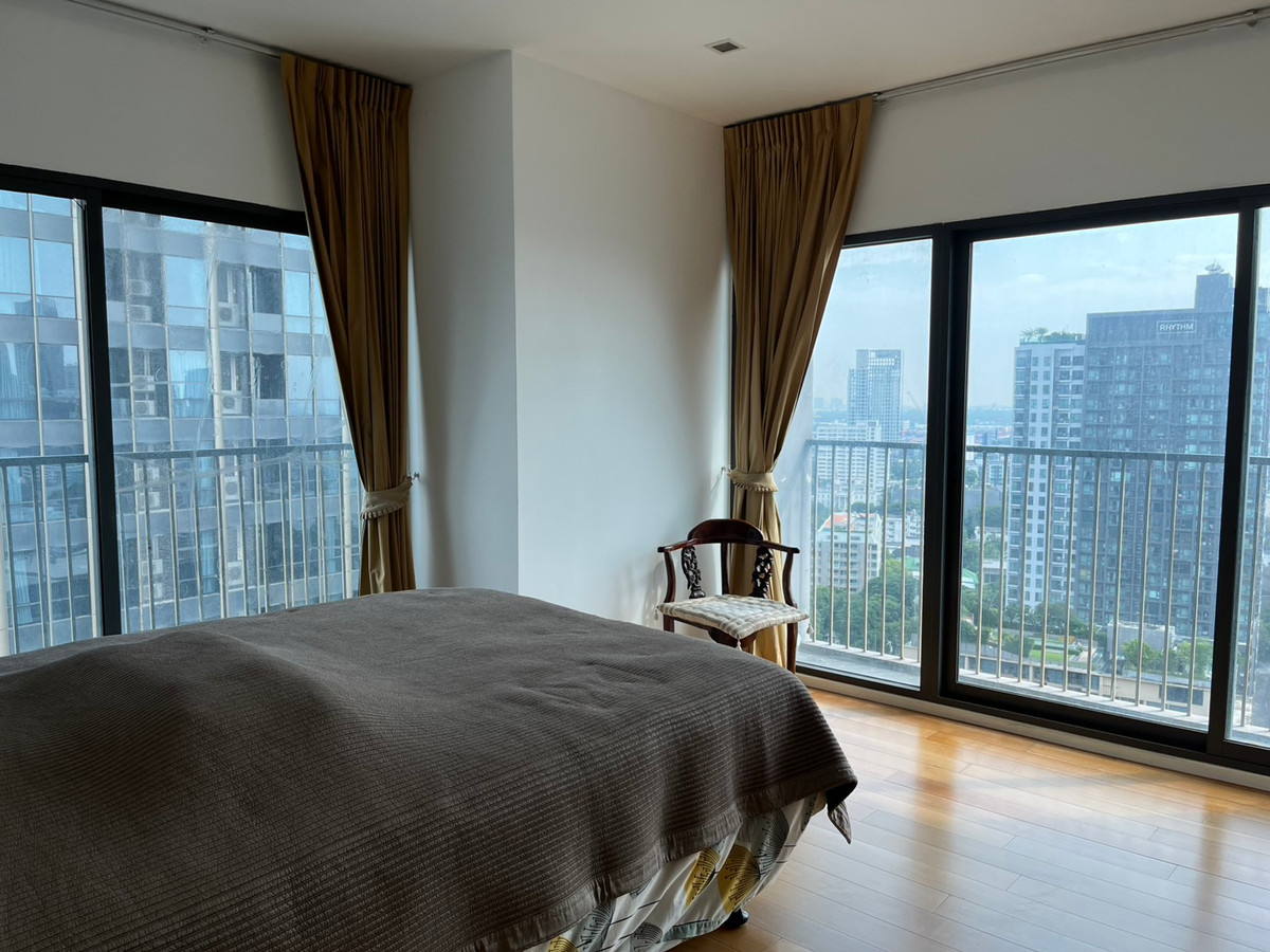 ขายคอนโดสุขุมวิท อโศก ทองหล่อ : ขาย Noble Remix Sukhumvit36 ชั้นสูง 1นอน ห้องมุม สภาพใหม่ //Tel : 098-654-2399