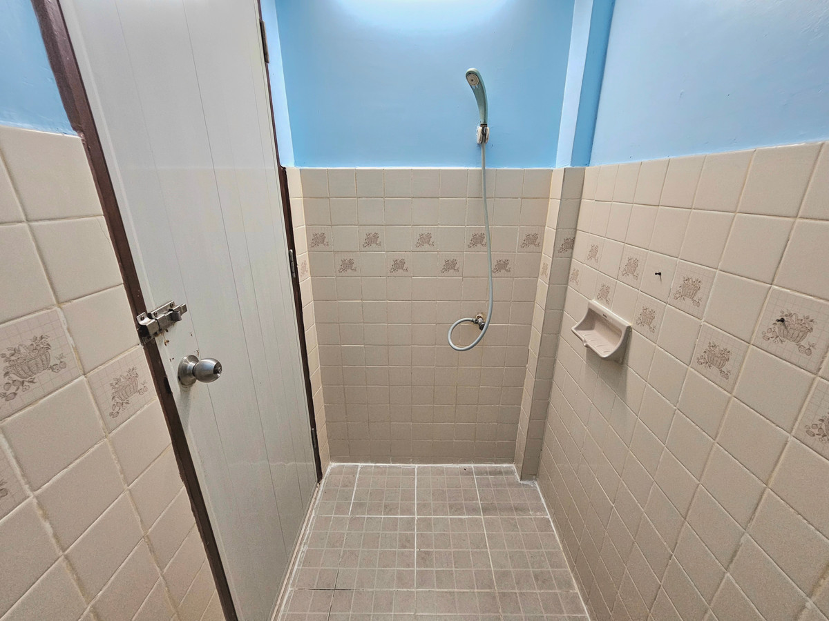 For RentTownhomeMin Buri, Romklao : For rent, 2-story shophouse near the MRT Orange Line station, Kheha Ram, only 60 meters, Soi Ramkhamhaeng 186, size 2 bedrooms, 2 bathrooms, 14 square wah, Min Buri Subdistrict, Min Buri District, Bangkok.