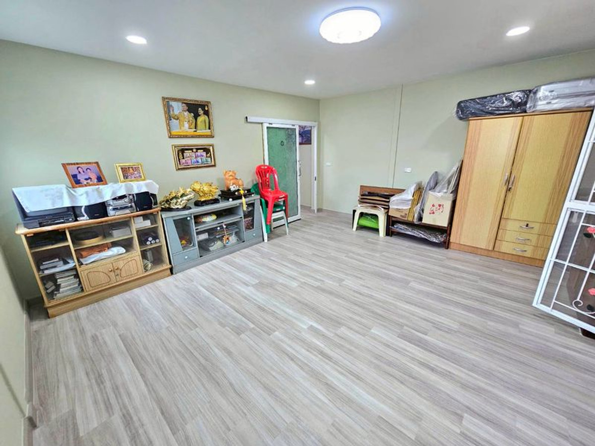 บ้านนวมินทร์ รามอินทรา : ขาย/ให้เช่า บ้านเดี่ยวหลังริม 2 ชั้น หมู่บ้านวันวรา 2 ติดถนนสายไหม ขนาด 5 ห้องนอน 57 ตร.ว. แขวงสายไหม เขตสายไหม กรุงเทพมหานคร 