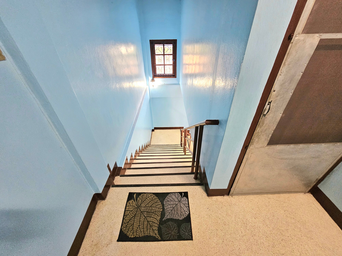 For RentTownhomeMin Buri, Romklao : For rent, 2-story shophouse near the MRT Orange Line station, Kheha Ram, only 60 meters, Soi Ramkhamhaeng 186, size 2 bedrooms, 2 bathrooms, 14 square wah, Min Buri Subdistrict, Min Buri District, Bangkok.