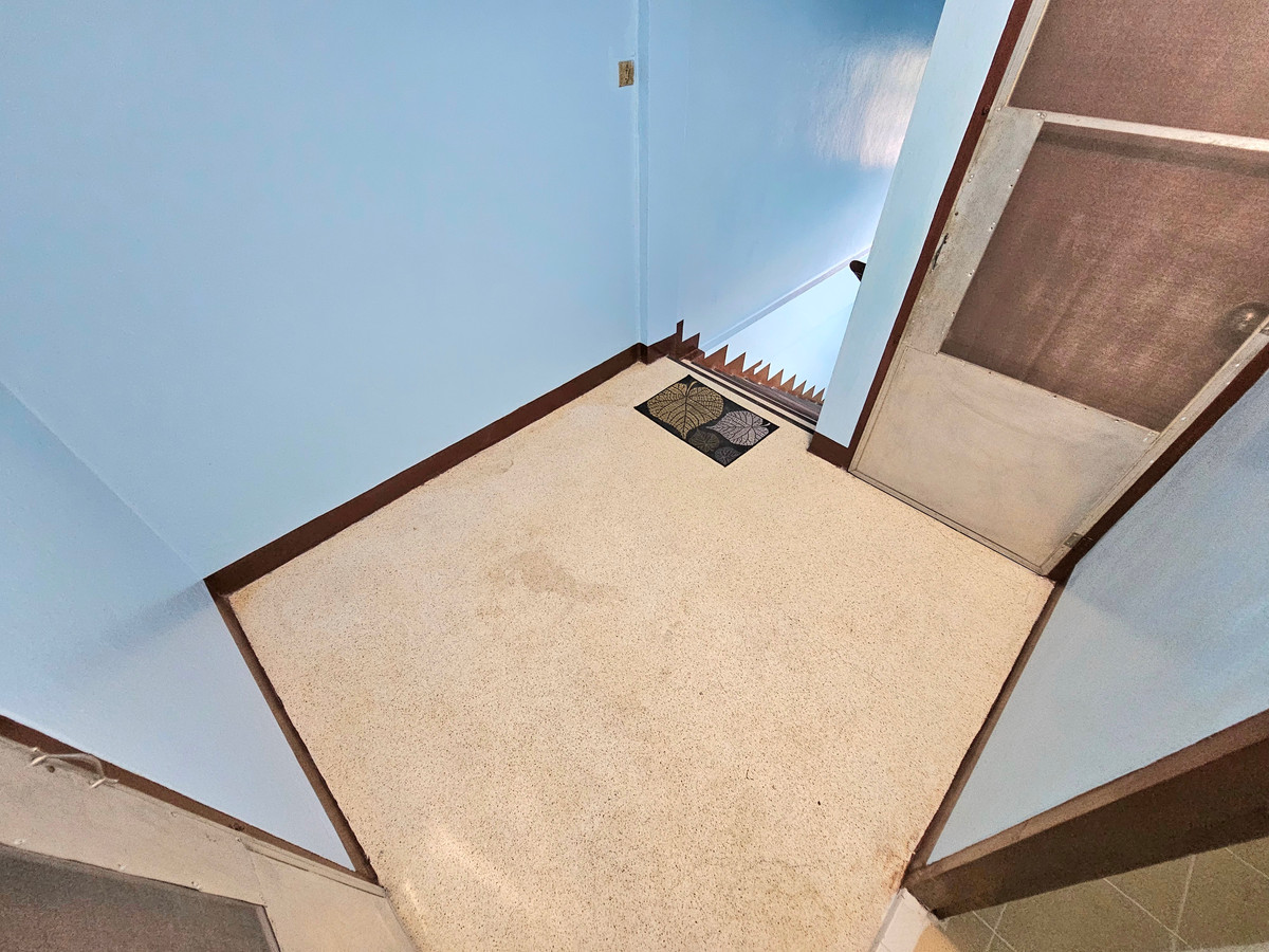 For RentTownhomeMin Buri, Romklao : For rent, 2-story shophouse near the MRT Orange Line station, Kheha Ram, only 60 meters, Soi Ramkhamhaeng 186, size 2 bedrooms, 2 bathrooms, 14 square wah, Min Buri Subdistrict, Min Buri District, Bangkok.