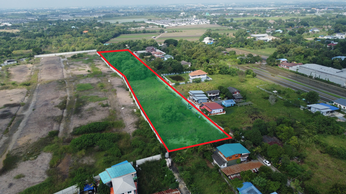 For SaleLandPathum Thani,Rangsit, Thammasat : 🔥 The plot is very beautiful! Pink land plan, 8 rai, Bang Khu Wat, front width almost 330 m., in a community zone - has potential. Grows in the city of Pathum Suitable for immediate project, title deed ready! 🔥