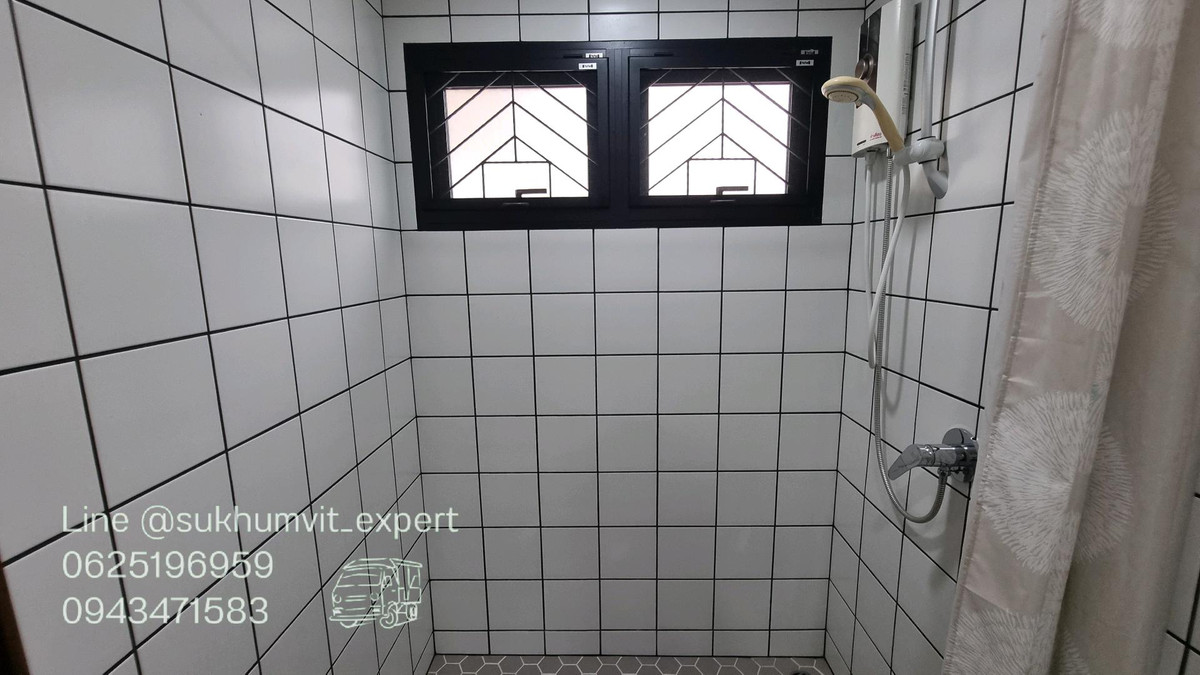 For RentHome OfficeSukhumvit, Asoke, Thonglor : For rent - Townhouse / Home Office Phrom Phong   House width 9.5 meters.