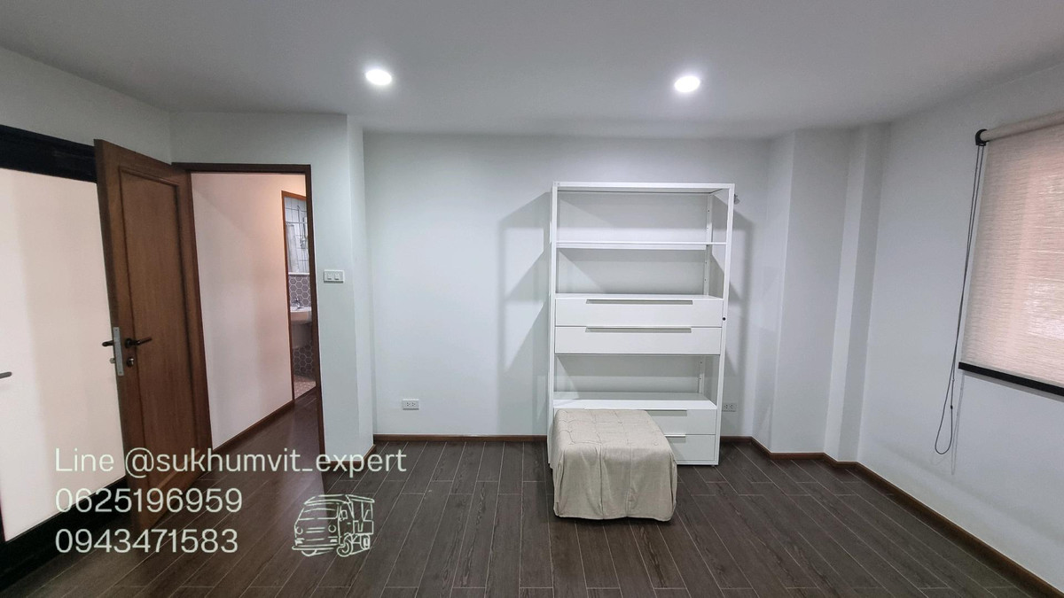 For RentHome OfficeSukhumvit, Asoke, Thonglor : For rent - Townhouse / Home Office Phrom Phong   House width 9.5 meters.