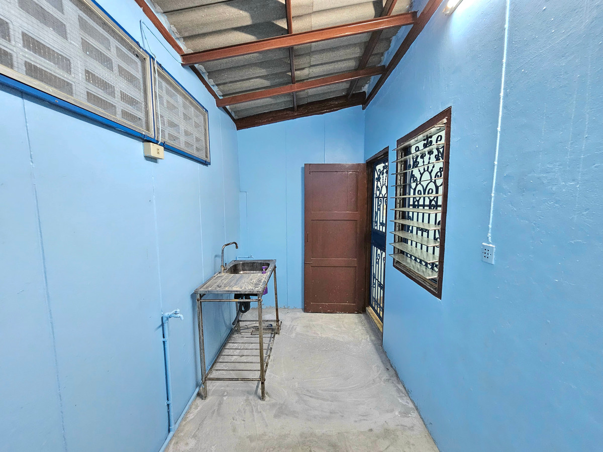 For RentTownhomeMin Buri, Romklao : For rent, 2-story shophouse near the MRT Orange Line station, Kheha Ram, only 60 meters, Soi Ramkhamhaeng 186, size 2 bedrooms, 2 bathrooms, 14 square wah, Min Buri Subdistrict, Min Buri District, Bangkok.