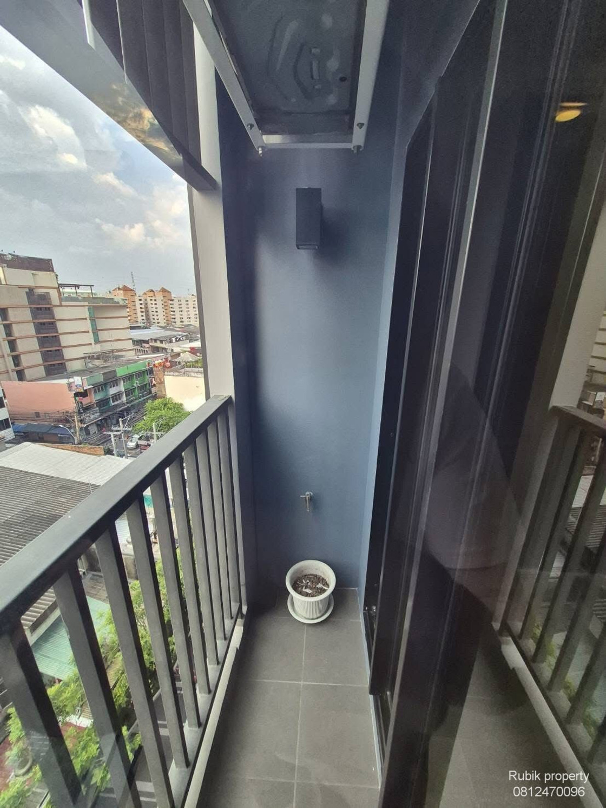 CondoRatchadapisek, Huaikwang, Suttisan : RB1416 | For rent/sale SOHO Bangkok Ratchada, luxury condo in the heart of Ratchada, only 5 minutes walk to MRT Huai Khwang.