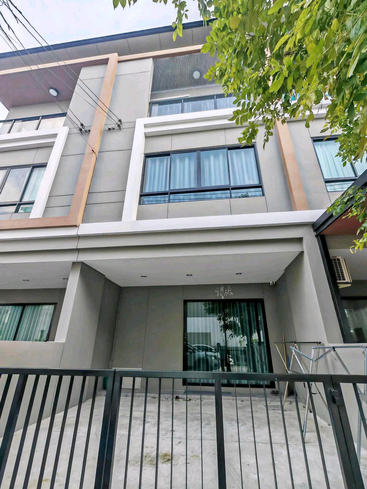 ให้เช่าทาวน์โฮมนวมินทร์ รามอินทรา : 🔴35000🔴ให้เช่าทาวน์โฮม 🏢🏡
พรีเมี่ยม เพลส พหลโยธิน - รามอินทรา
( 4 ห้องนอน 3 ห้องน้ำ 2 ที่จอดรถ )

 สอบถามข้อมูลเพิ่มเติม
📞 Tel. 065-845-4284 คุณบี
✅LINE Official : @bbcondo88   