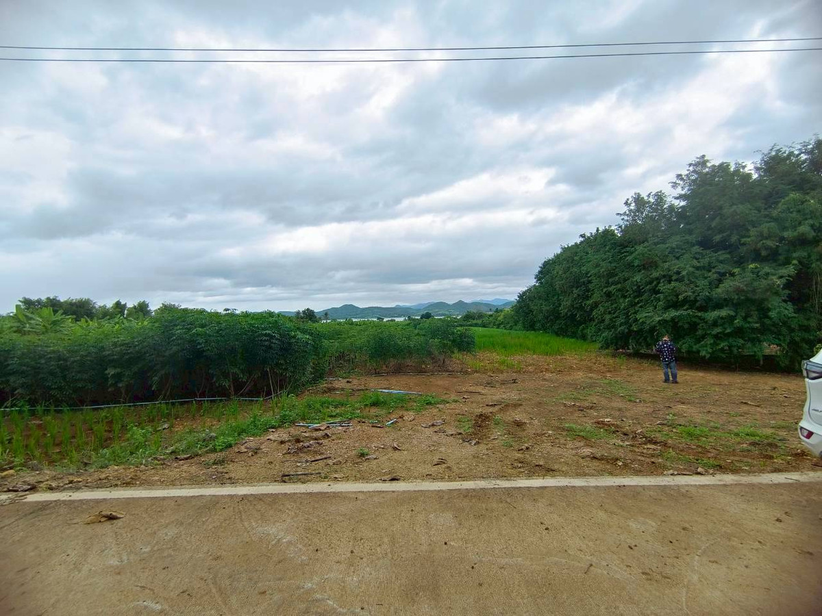 ขายที่ดินกาญจนบุรี : 95018 - ขายที่ดินเปล่า 3-1-51.2 ไร่ ใกล้เขื่อนศรีนครินทร์ - ทำเลธรรมชาติ วิวเขื่อน รายล้อมด้วยแหล่งท่องเที่ยวชื่อดัง