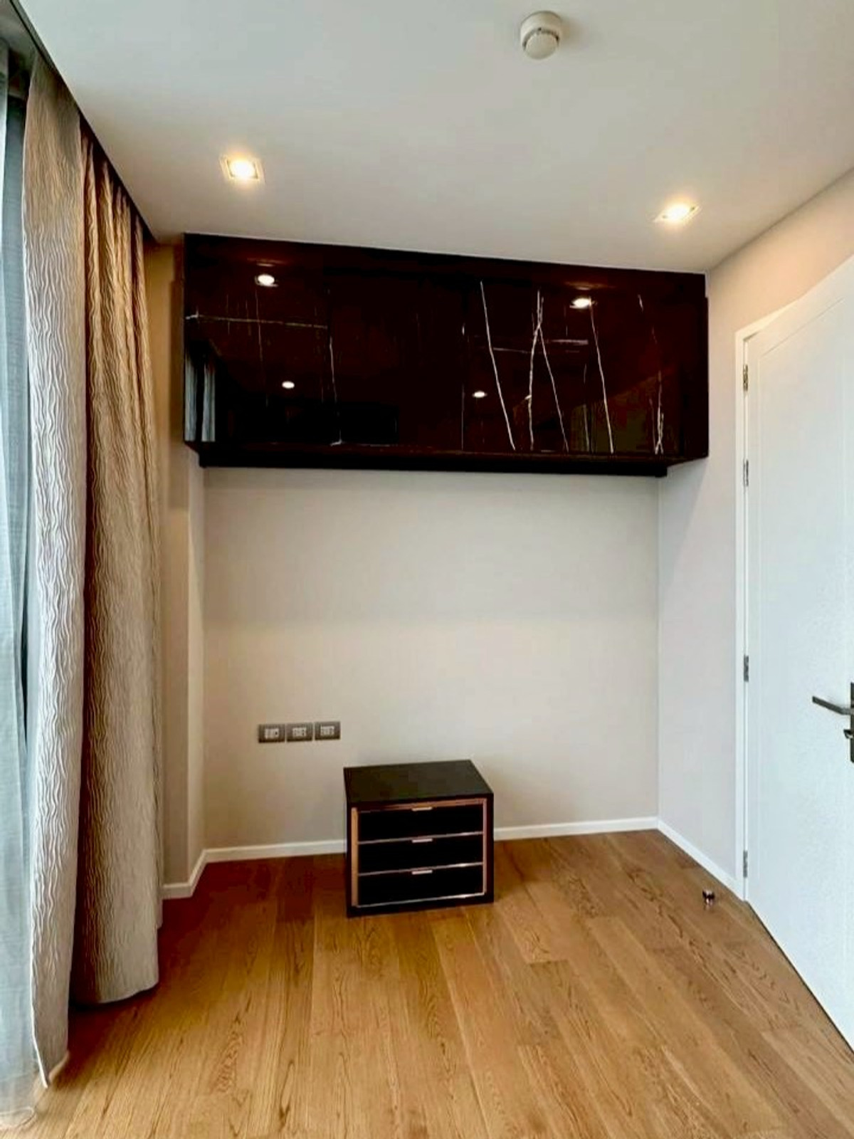 ให้เช่าคอนโดสาทร นราธิวาส : ( UL2511201 ) ✨Tel/Line 096-2479369✨ , ให้เช่า เดอะ แบงค็อก สาทร , 2 ห้องนอน, 2 ห้องน้ำ, ขนาด 114 ตร.ม. ชั้นสูง, ห้องสวย, พร้อมเข้าอยู่