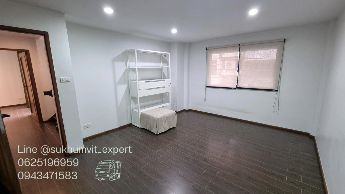 For RentHome OfficeSukhumvit, Asoke, Thonglor : For rent - Townhouse / Home Office Phrom Phong   House width 9.5 meters.