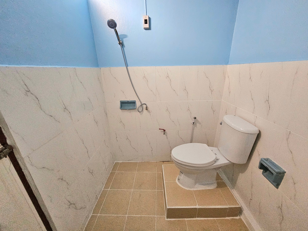 For RentTownhomeMin Buri, Romklao : For rent, 2-story shophouse near the MRT Orange Line station, Kheha Ram, only 60 meters, Soi Ramkhamhaeng 186, size 2 bedrooms, 2 bathrooms, 14 square wah, Min Buri Subdistrict, Min Buri District, Bangkok.