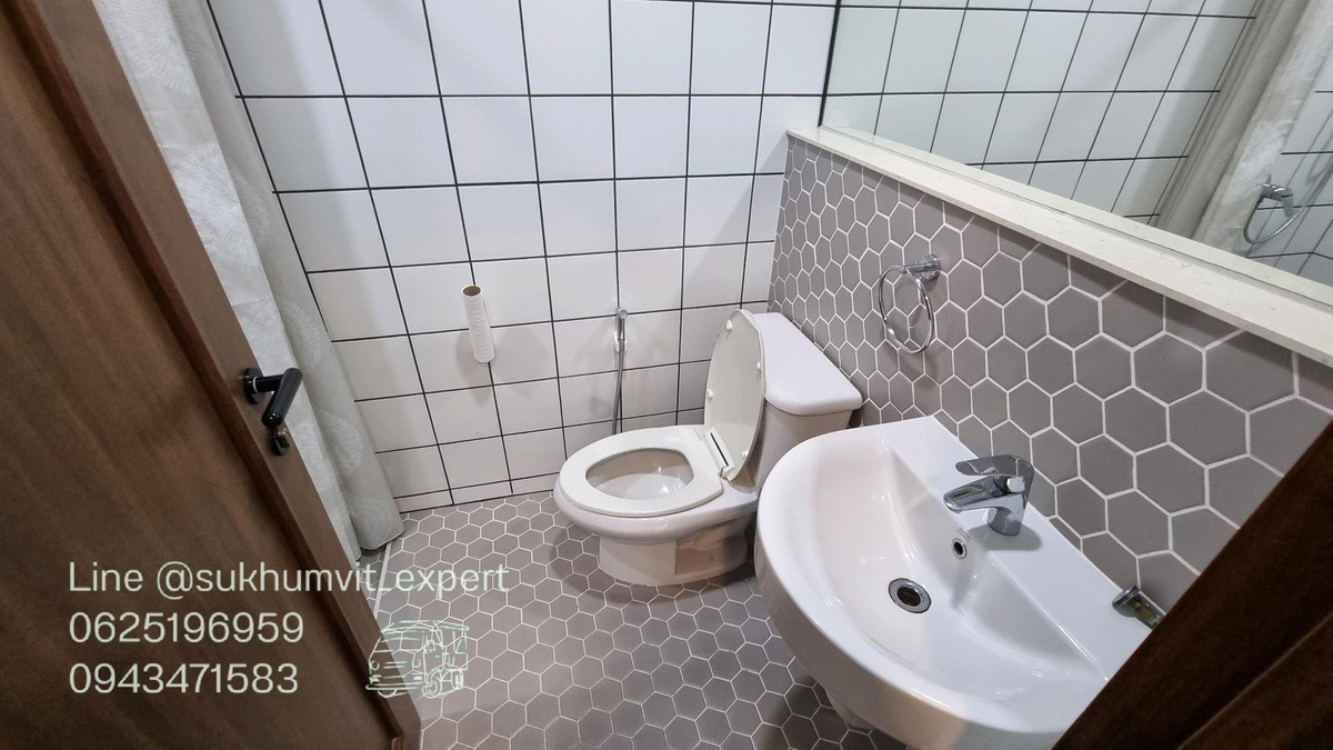 For RentHome OfficeSukhumvit, Asoke, Thonglor : For rent - Townhouse / Home Office Phrom Phong   House width 9.5 meters.