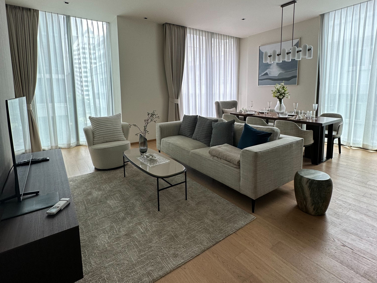 ให้เช่าคอนโดวิทยุ ชิดลม หลังสวน : Available Luxury 2-Bedroom Unit for Rent at 28 Chidlom, Prime Location