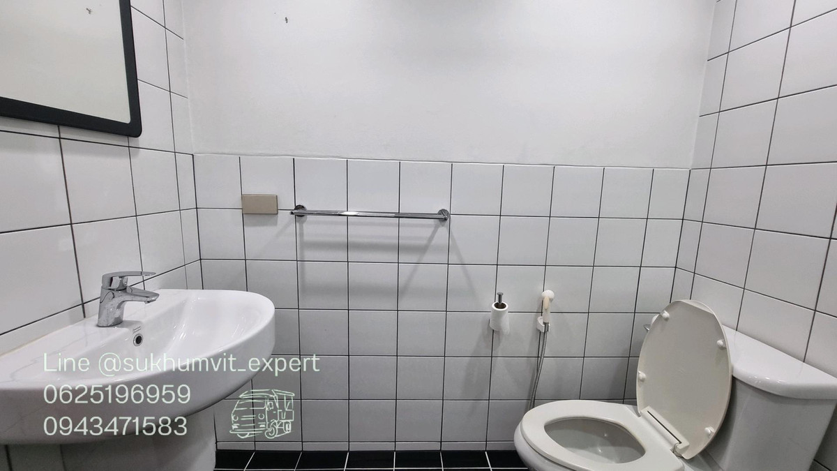 For RentHome OfficeSukhumvit, Asoke, Thonglor : For rent - Townhouse / Home Office Phrom Phong   House width 9.5 meters.