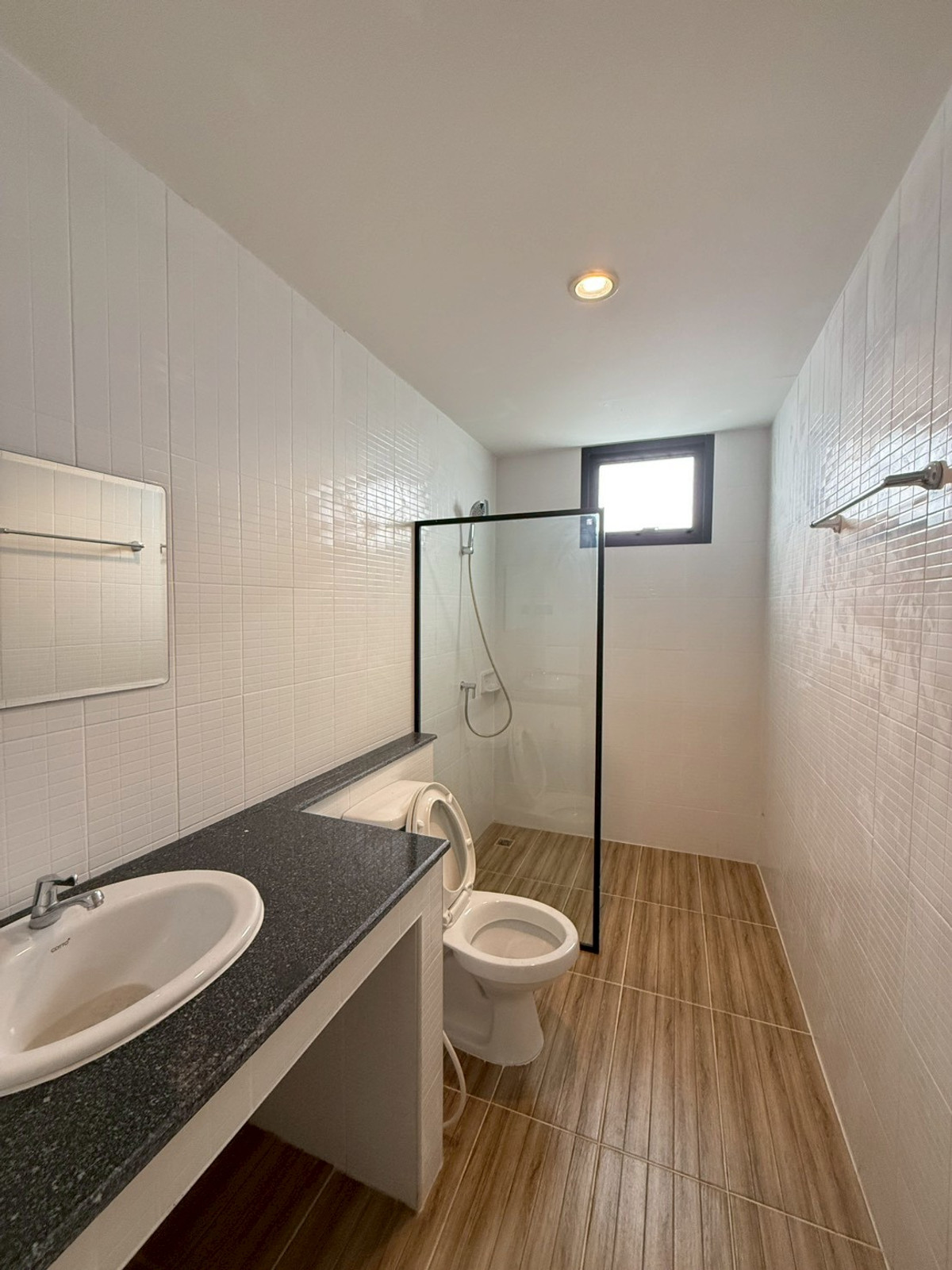 ให้เช่าโฮมออฟฟิศวิภาวดี ดอนเมือง หลักสี่ : ตึกออฟฟิศ ดอนเมือง-วิภาวดี เดินทางได้หลายทาง ห้องทำงานเยอะ ที่จอดรถมี สนใจนัดชมด่วนโทร