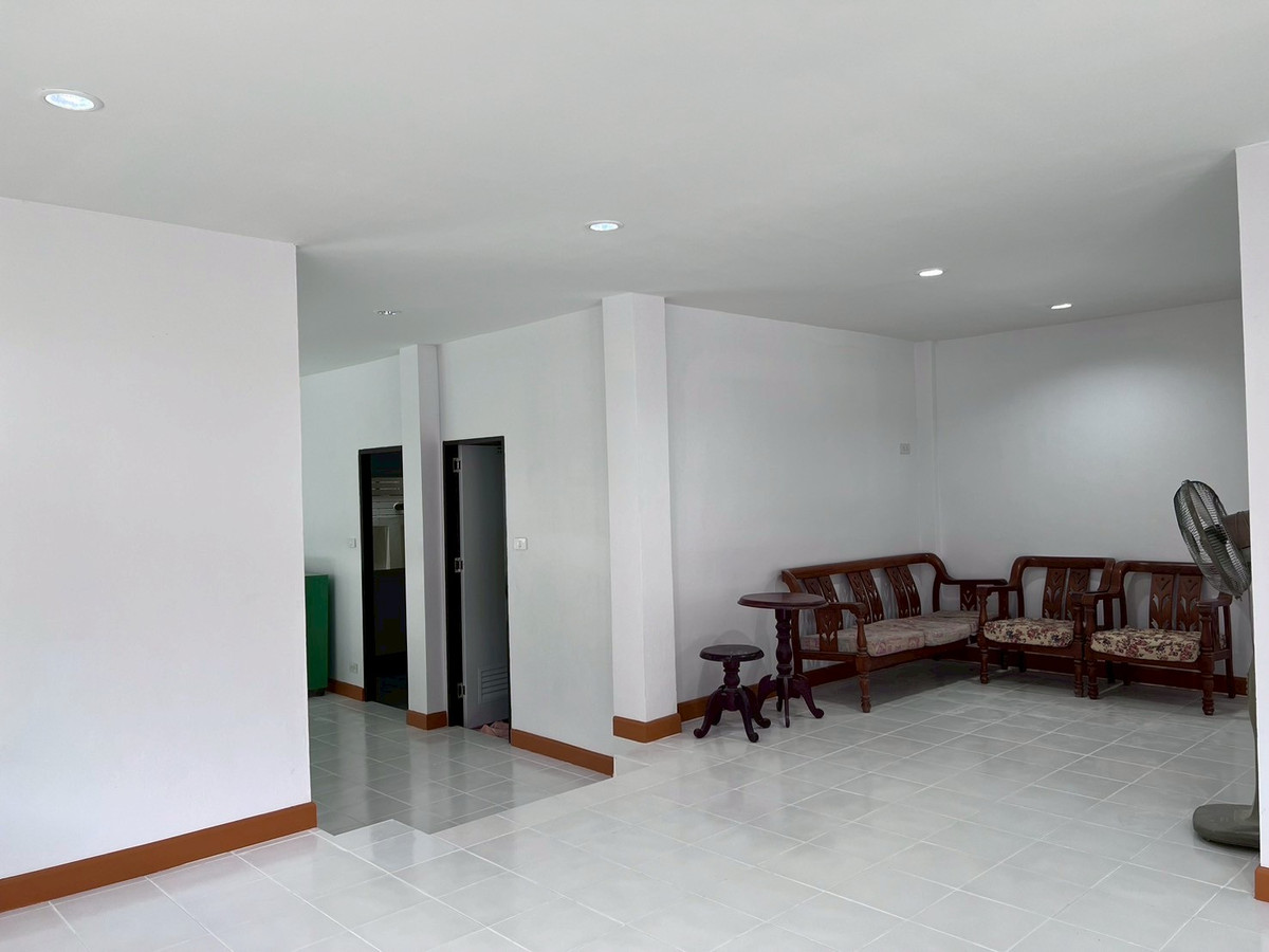 ขายนวมินทร์ รามอินทรา : 88255 - ขายบ้านแฝด 2 ชั้น หมู่บ้านกัญจเพชร 3 นวมินทร์ 74 ใกล้รถไฟฟ้า ทำเลดีมาก พร้อมอยู่