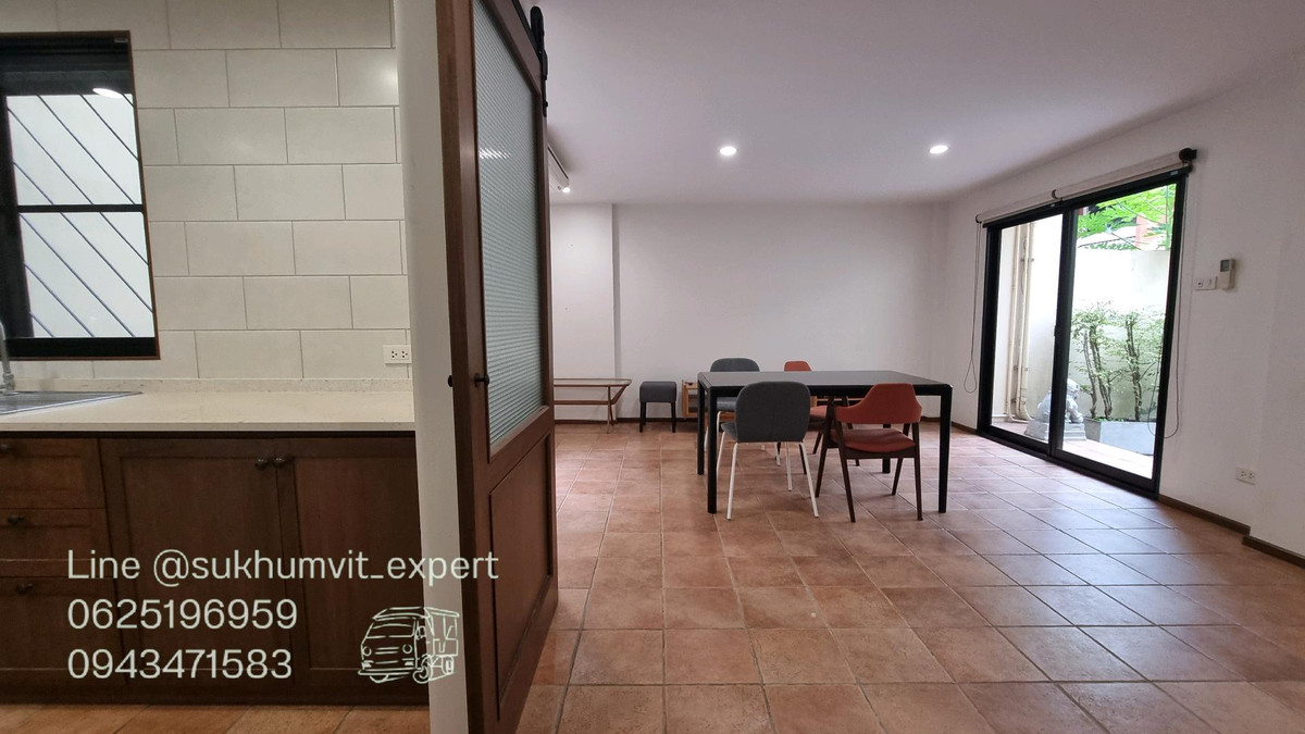 For RentHome OfficeSukhumvit, Asoke, Thonglor : For rent - Townhouse / Home Office Phrom Phong   House width 9.5 meters.