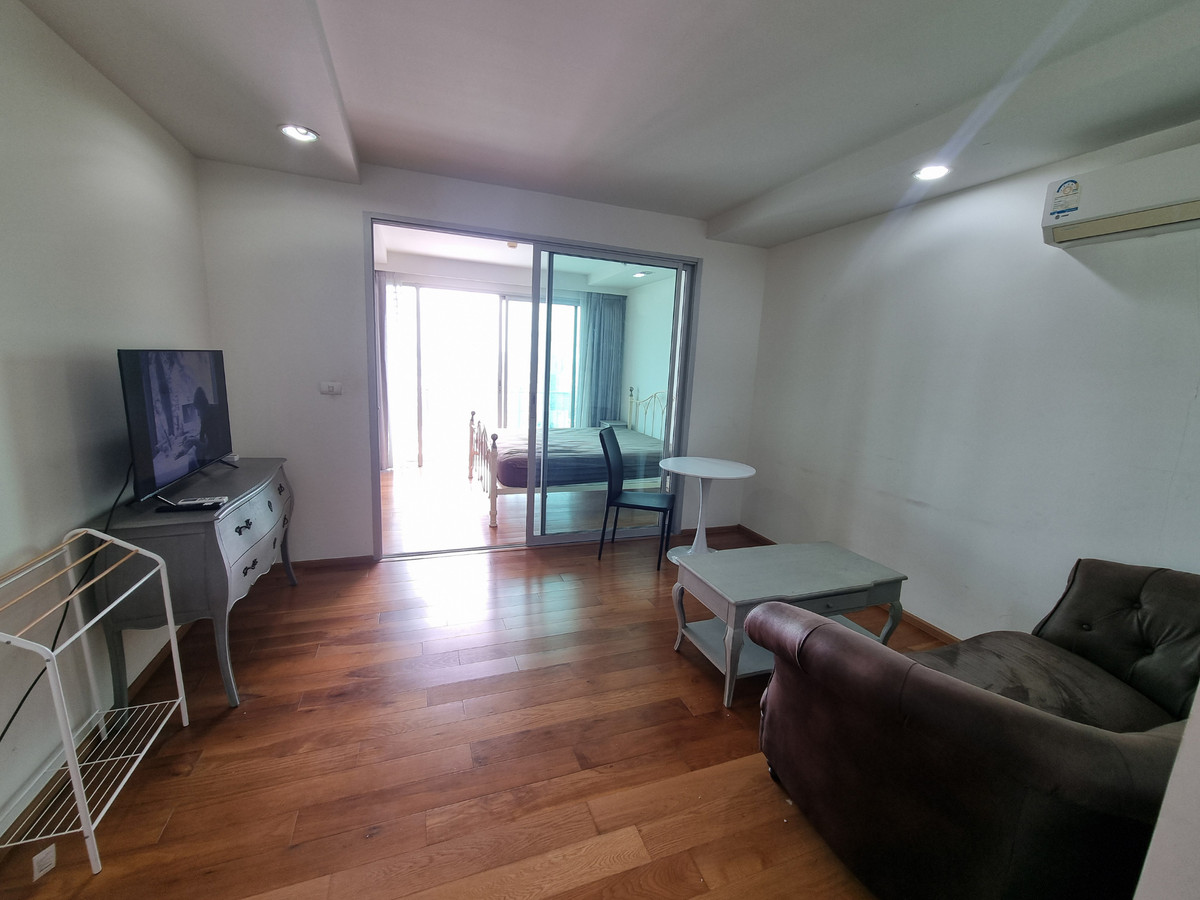 For SaleCondoLadprao, Central Ladprao : Abstracts Phahonyothin Park: A Golden Opportunity for Investors & Home Seekers!