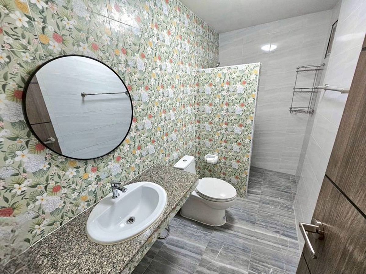 บ้านนวมินทร์ รามอินทรา : ขาย/ให้เช่า บ้านเดี่ยวหลังริม 2 ชั้น หมู่บ้านวันวรา 2 ติดถนนสายไหม ขนาด 5 ห้องนอน 57 ตร.ว. แขวงสายไหม เขตสายไหม กรุงเทพมหานคร 