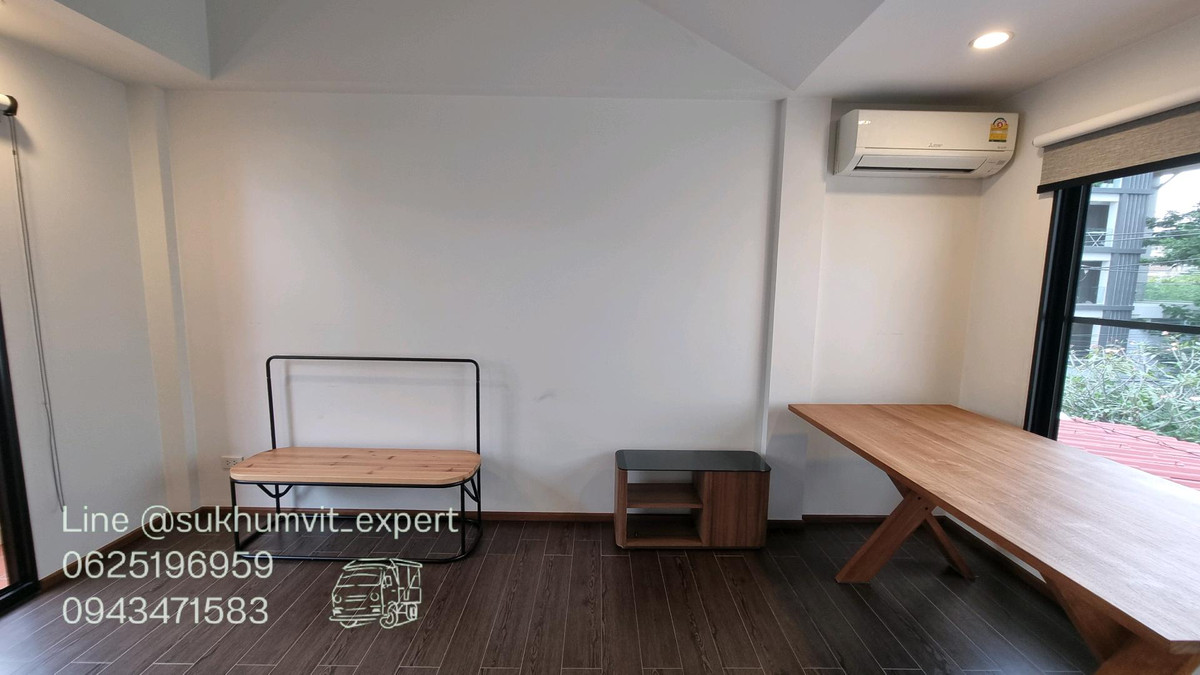 For RentHome OfficeSukhumvit, Asoke, Thonglor : For rent - Townhouse / Home Office Phrom Phong   House width 9.5 meters.