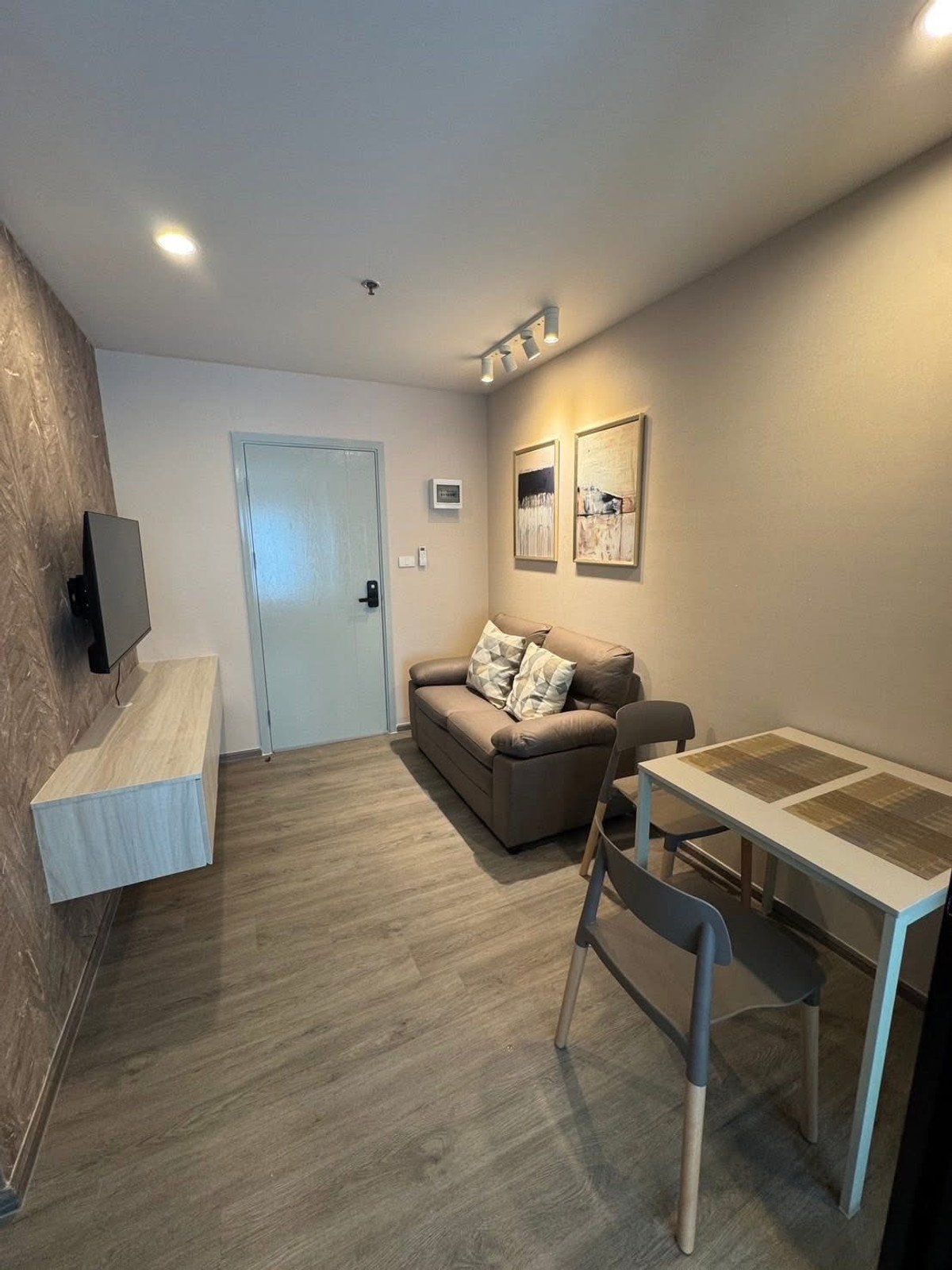 ให้เช่าคอนโดท่าพระ ตลาดพลู วุฒากาศ : ⚜️ปล่อยเช่า Regent Home Wutthakat ( รีเจ้นท์ โฮม วุฒากาศ) สนใจสอบถาม แอดไลน์ 🆔  𝐈𝐃 𝐋𝐢𝐧𝐞 : @glorious1 หรือ https://lin.ee/897Debr โทร 099 498 2461