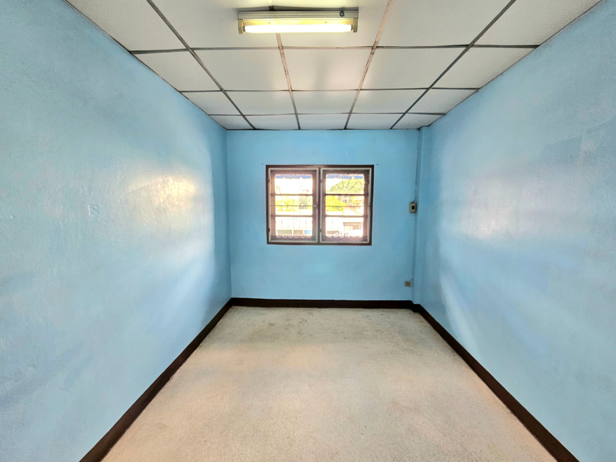 For RentTownhomeMin Buri, Romklao : For rent, 2-story shophouse near the MRT Orange Line station, Kheha Ram, only 60 meters, Soi Ramkhamhaeng 186, size 2 bedrooms, 2 bathrooms, 14 square wah, Min Buri Subdistrict, Min Buri District, Bangkok.
