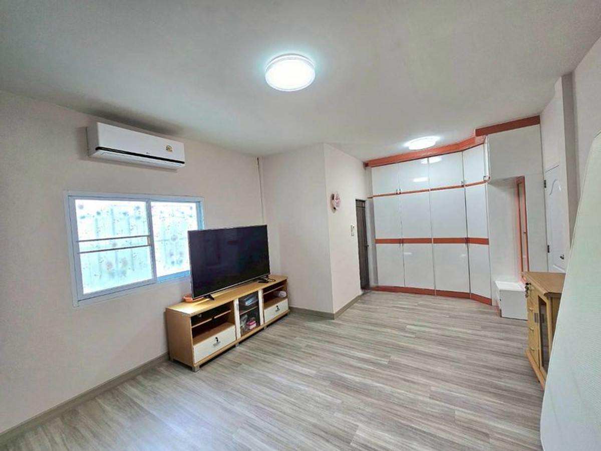 บ้านนวมินทร์ รามอินทรา : ขาย/ให้เช่า บ้านเดี่ยวหลังริม 2 ชั้น หมู่บ้านวันวรา 2 ติดถนนสายไหม ขนาด 5 ห้องนอน 57 ตร.ว. แขวงสายไหม เขตสายไหม กรุงเทพมหานคร 