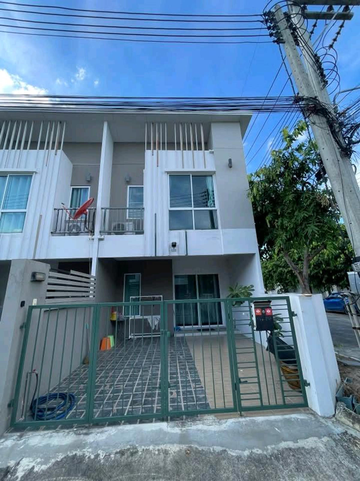 ให้เช่าทาวน์โฮมพุทธมณฑล ศาลายา : ให้เช่าทาวน์โฮมทำเลดีหลังมุม
เดินทางเพียง 10 นาที ถึงม.มหิดลศาลายา พร้อมเฟอร์นิเจอร์ เครื่องใช้ไฟฟ้า