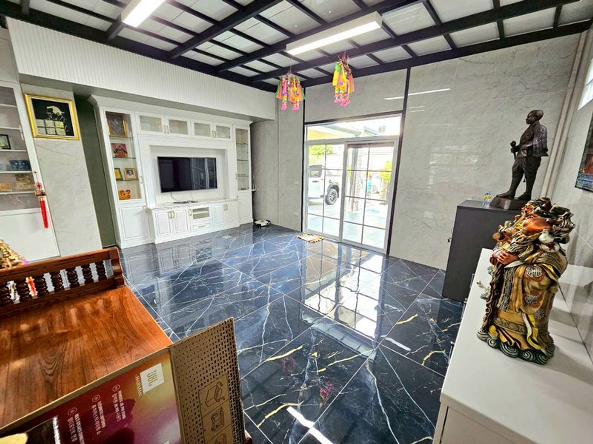 บ้านนวมินทร์ รามอินทรา : ขาย/ให้เช่า บ้านเดี่ยวหลังริม 2 ชั้น หมู่บ้านวันวรา 2 ติดถนนสายไหม ขนาด 5 ห้องนอน 57 ตร.ว. แขวงสายไหม เขตสายไหม กรุงเทพมหานคร 