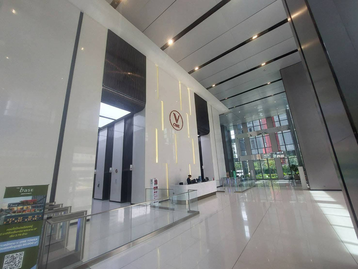 For RentOfficeRatchadapisek, Huaikwang, Suttisan : V.ONE TOWER office for rent, next to Rama 9 Road, near the MRTA Orange Line, MRTA Station, starting at 88 sq m., rent 63,360 baht/month.