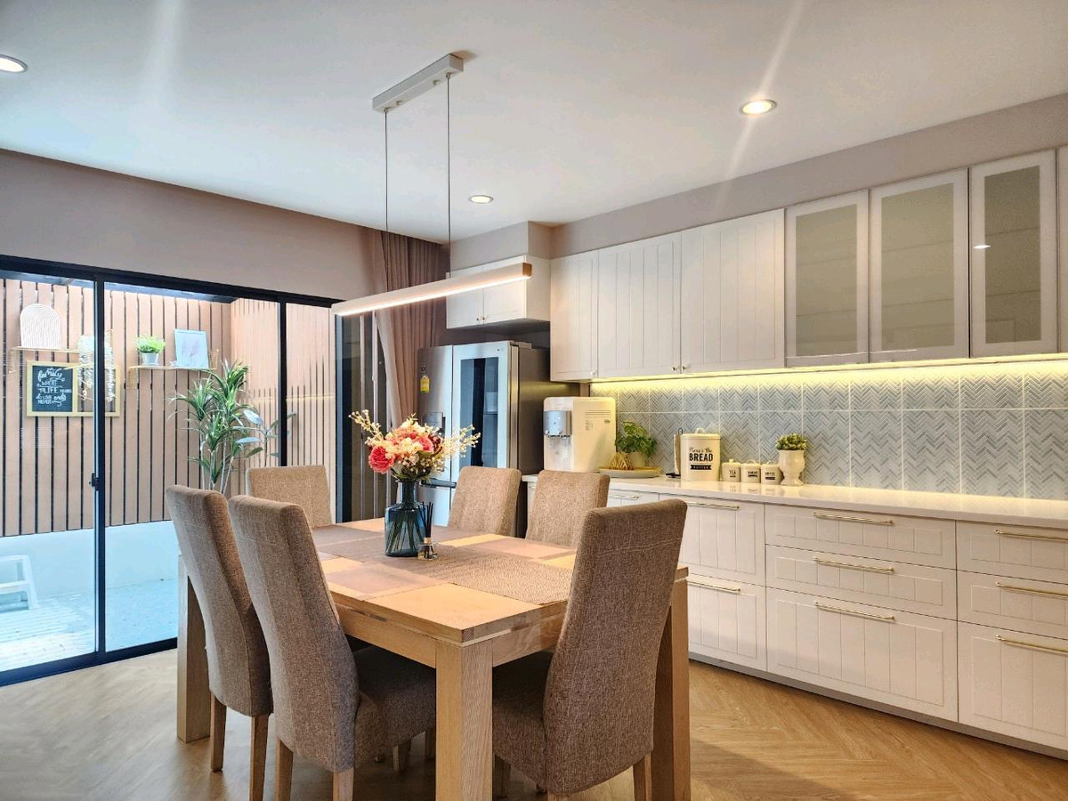 ให้เช่าทาวน์โฮมพัฒนาการ ศรีนครินทร์ : 🔴85000🔴 𝐍𝐢𝐫𝐯𝐚𝐧𝐚 𝐃𝐞𝐟𝐢𝐧𝐞 𝐒𝐫𝐢𝐧𝐚𝐤𝐚𝐫𝐢𝐧-𝐑𝐚𝐦𝐚𝟗 แบบ 3 ห้องนอน 4 ห้องน้ำ  มี 1 ห้องแม่บ้าน+1 ห้องน้ำ จอดรถ 2 คัน  บ้านจริงสวยตรงปก สอบถามข้อมูลเพิ่มเติม📞 Tel. 065-845-4284 คุณบี✅LINE Official : @bbcondo88   