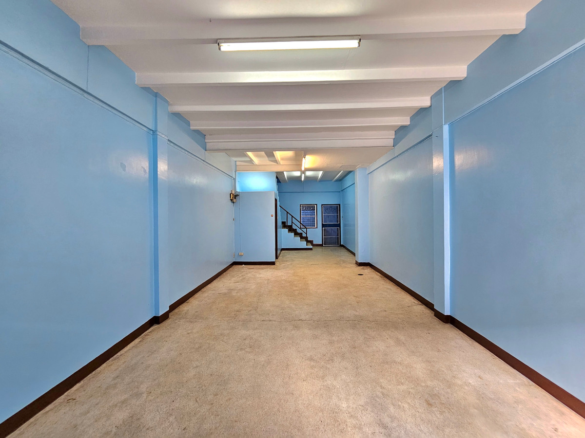 For RentTownhomeMin Buri, Romklao : For rent, 2-story shophouse near the MRT Orange Line station, Kheha Ram, only 60 meters, Soi Ramkhamhaeng 186, size 2 bedrooms, 2 bathrooms, 14 square wah, Min Buri Subdistrict, Min Buri District, Bangkok.