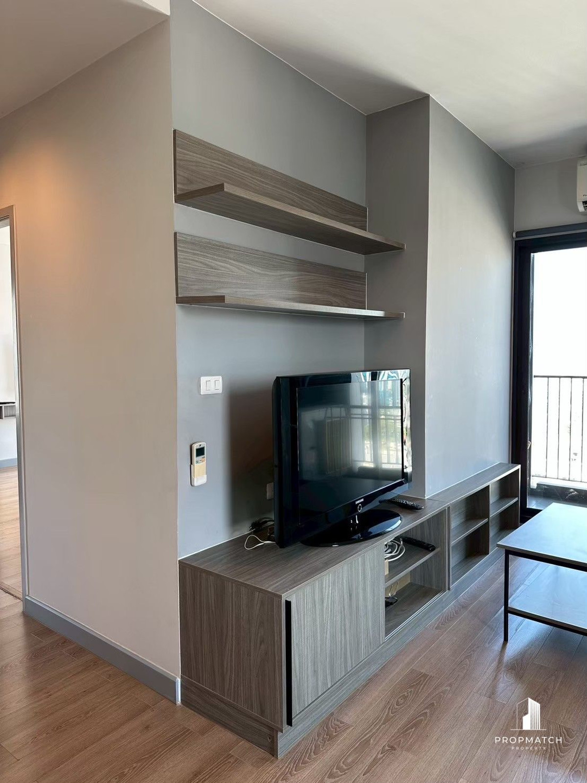 For SaleCondoLadprao, Central Ladprao : Selling very cheap 6.19m Chapter One Midtown Ladprao 24, 2 bedroom type, 58sqm, high floor, excellent view, close to MRT Ladprao, only 100m. If interested, make an appointment to view at 064-6696546 Minnie, this number can be reached via Line.