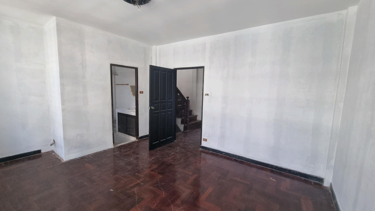 อาคารพาณิชย์สุขุมวิท อโศก ทองหล่อ : ให้เช่า ตึกสุขุมวิท BTS พร้อมพงษ ์ขนาด 300 ตรม.เดินทางสะดวก รับหลายธุรกิจ ยกเว้นครัวร้อน กัญชา แอลกอฮอลล์ 