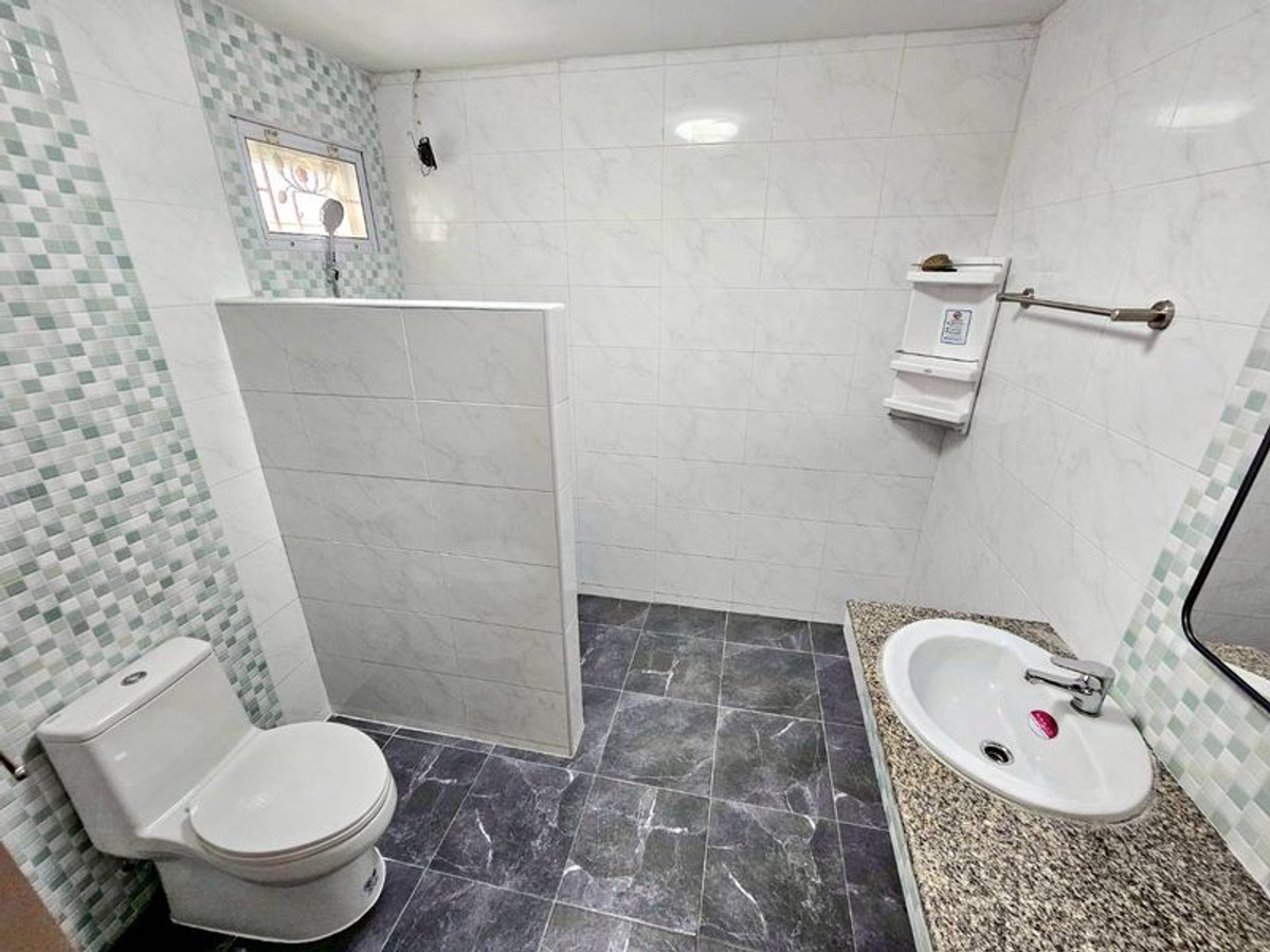 บ้านนวมินทร์ รามอินทรา : ขาย/ให้เช่า บ้านเดี่ยวหลังริม 2 ชั้น หมู่บ้านวันวรา 2 ติดถนนสายไหม ขนาด 5 ห้องนอน 57 ตร.ว. แขวงสายไหม เขตสายไหม กรุงเทพมหานคร 