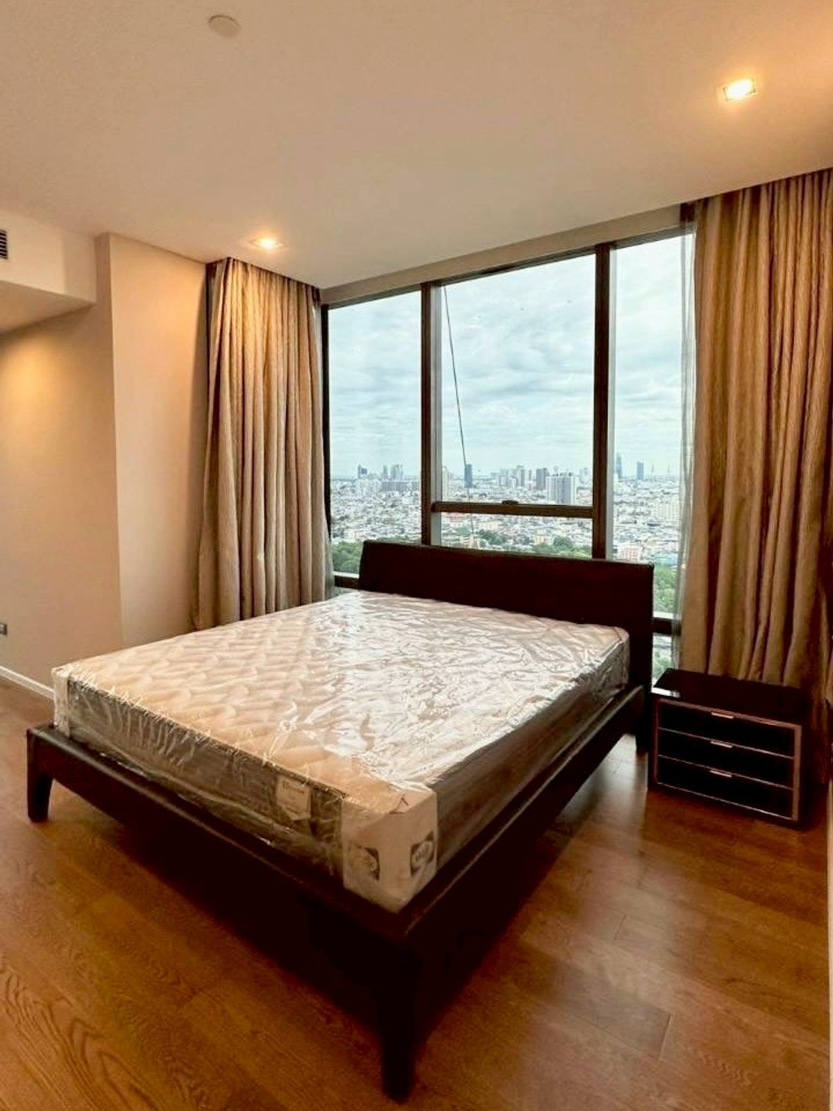 ให้เช่าคอนโดสาทร นราธิวาส : ( UL2511201 ) ✨Tel/Line 096-2479369✨ , ให้เช่า เดอะ แบงค็อก สาทร , 2 ห้องนอน, 2 ห้องน้ำ, ขนาด 114 ตร.ม. ชั้นสูง, ห้องสวย, พร้อมเข้าอยู่