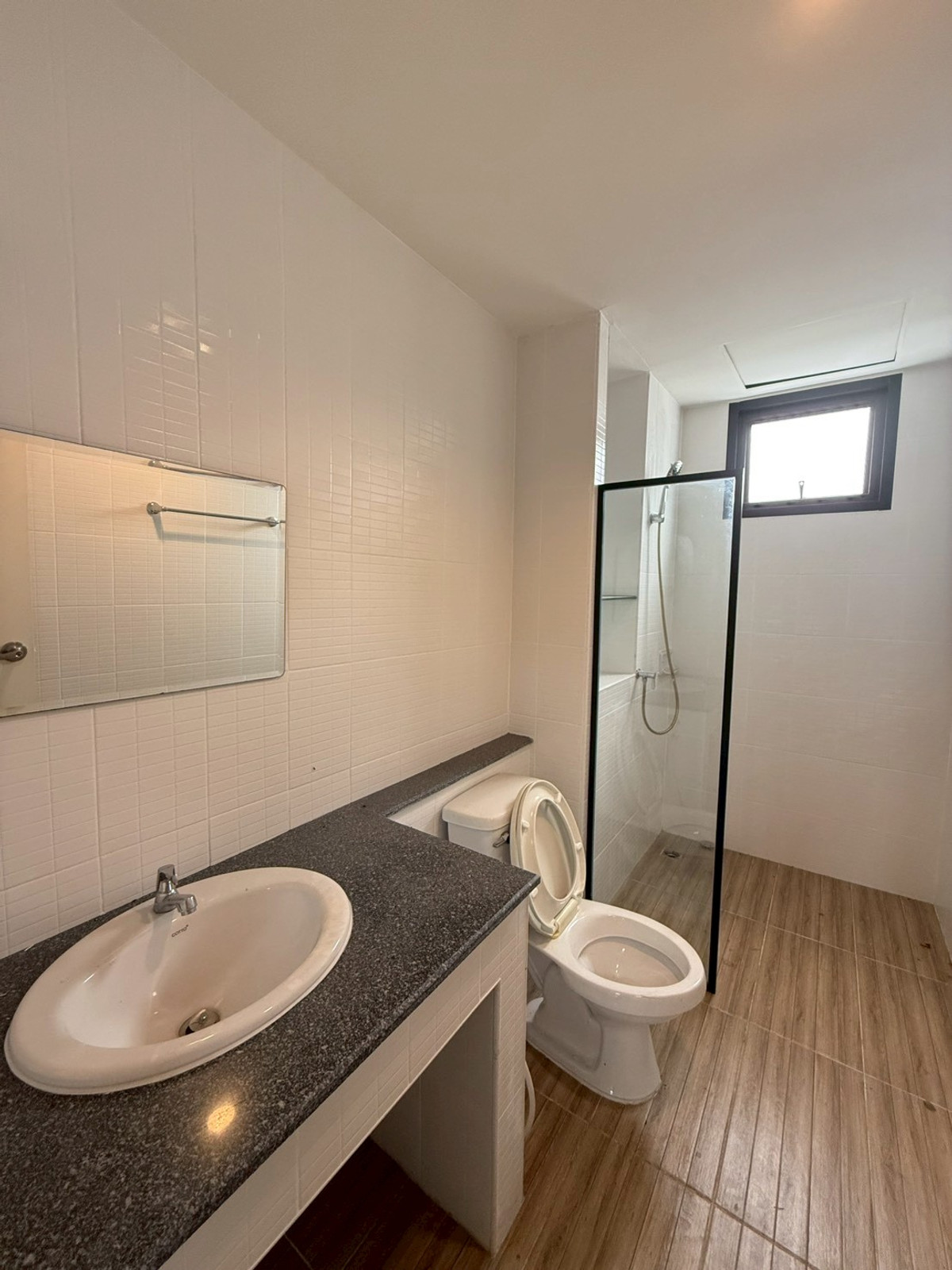 ให้เช่าโฮมออฟฟิศวิภาวดี ดอนเมือง หลักสี่ : ตึกออฟฟิศ ดอนเมือง-วิภาวดี เดินทางได้หลายทาง ห้องทำงานเยอะ ที่จอดรถมี สนใจนัดชมด่วนโทร