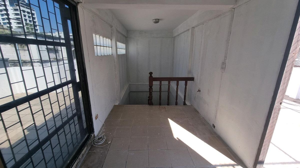 อาคารพาณิชย์สุขุมวิท อโศก ทองหล่อ : ให้เช่า ตึกสุขุมวิท BTS พร้อมพงษ ์ขนาด 300 ตรม.เดินทางสะดวก รับหลายธุรกิจ ยกเว้นครัวร้อน กัญชา แอลกอฮอลล์ 