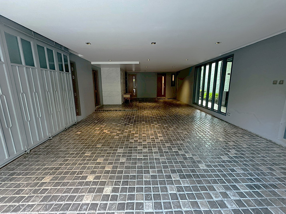 ขายอารีย์ อนุสาวรีย์ : 🏡 บ้านแฝดหรู 5 ชั้น พร้อมลิฟต์ส่วนตัว & สระว่ายน้ำ อารีย์-พหลโยธิน 