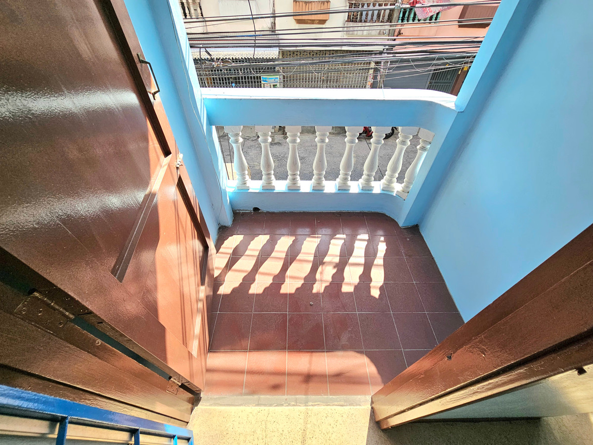 For RentTownhomeMin Buri, Romklao : For rent, 2-story shophouse near the MRT Orange Line station, Kheha Ram, only 60 meters, Soi Ramkhamhaeng 186, size 2 bedrooms, 2 bathrooms, 14 square wah, Min Buri Subdistrict, Min Buri District, Bangkok.