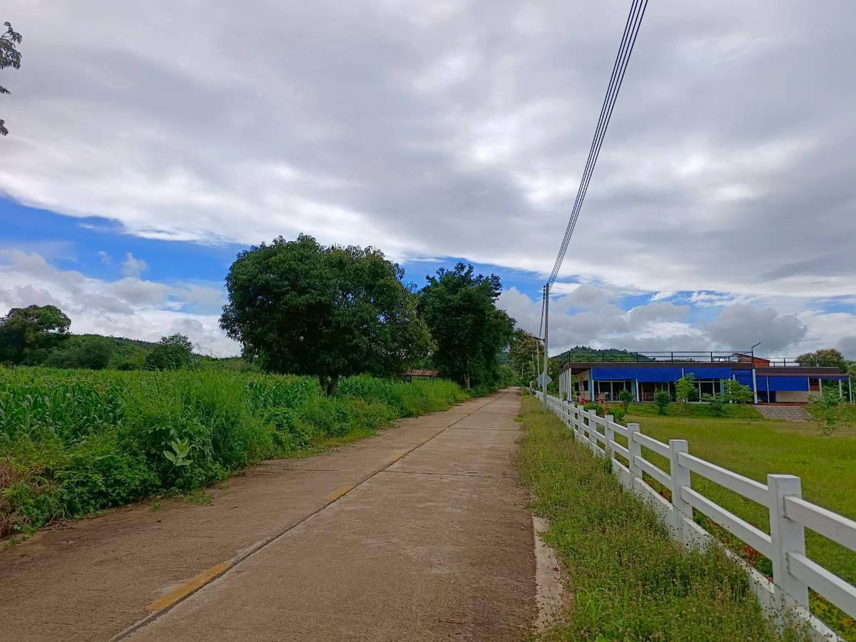 ขายที่ดินกาญจนบุรี : 95018 - ขายที่ดินเปล่า 3-1-51.2 ไร่ ใกล้เขื่อนศรีนครินทร์ - ทำเลธรรมชาติ วิวเขื่อน รายล้อมด้วยแหล่งท่องเที่ยวชื่อดัง