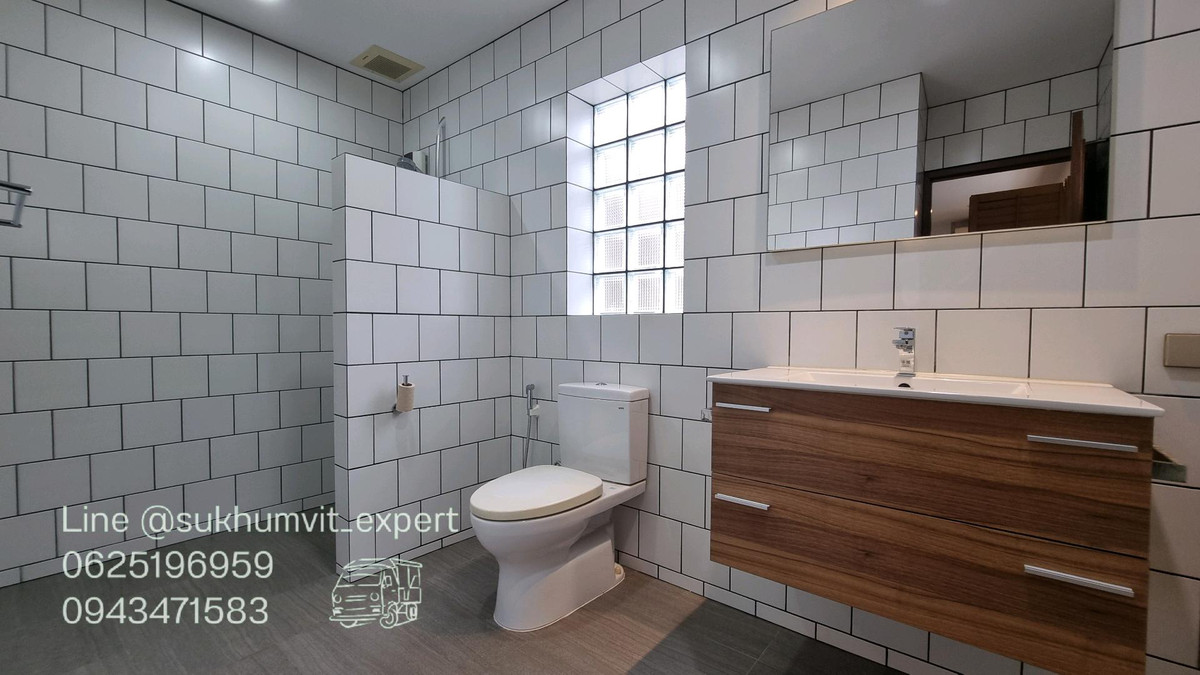 For RentHome OfficeSukhumvit, Asoke, Thonglor : For rent - Townhouse / Home Office Phrom Phong   House width 9.5 meters.