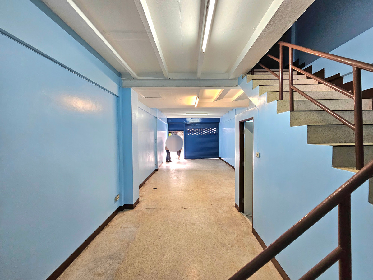 For RentTownhomeMin Buri, Romklao : For rent, 2-story shophouse near the MRT Orange Line station, Kheha Ram, only 60 meters, Soi Ramkhamhaeng 186, size 2 bedrooms, 2 bathrooms, 14 square wah, Min Buri Subdistrict, Min Buri District, Bangkok.