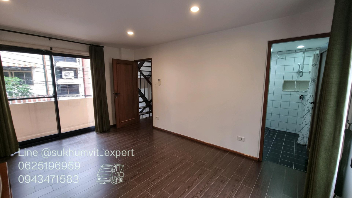 For RentHome OfficeSukhumvit, Asoke, Thonglor : For rent - Townhouse / Home Office Phrom Phong   House width 9.5 meters.