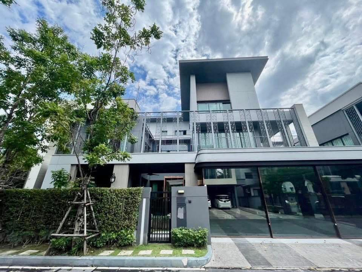 HousePattanakan, Srinakarin : 🏰✨ For Sale & Rent: Grand Bangkok Boulevard East Rama 9 – Super Luxury 3-Storey Mansion, 5 Bedrooms, 7 Bathrooms, Fully Furnished, in the Heart of Rama 9 💎🚘