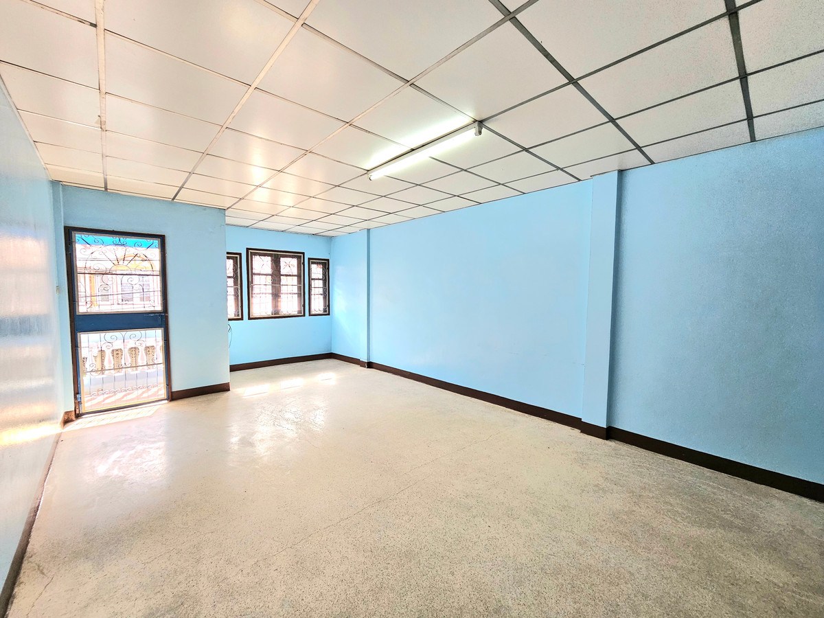 For RentTownhomeMin Buri, Romklao : For rent, 2-story shophouse near the MRT Orange Line station, Kheha Ram, only 60 meters, Soi Ramkhamhaeng 186, size 2 bedrooms, 2 bathrooms, 14 square wah, Min Buri Subdistrict, Min Buri District, Bangkok.